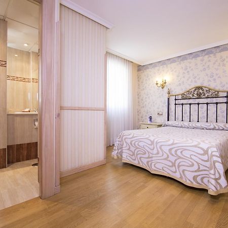Hotel Julia Aranda de Duero Bagian luar foto