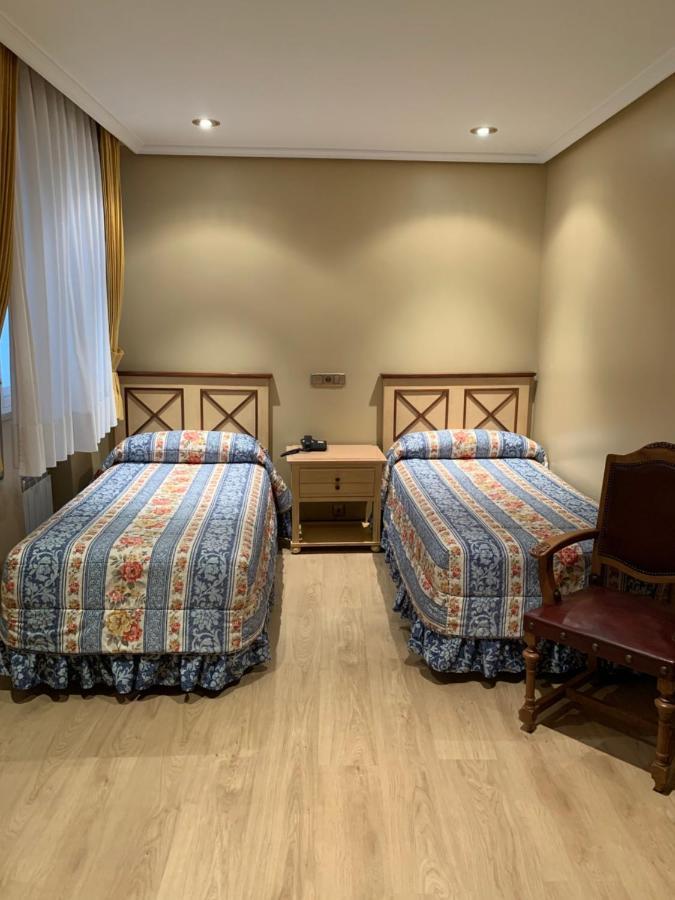 Hotel Julia Aranda de Duero Bagian luar foto