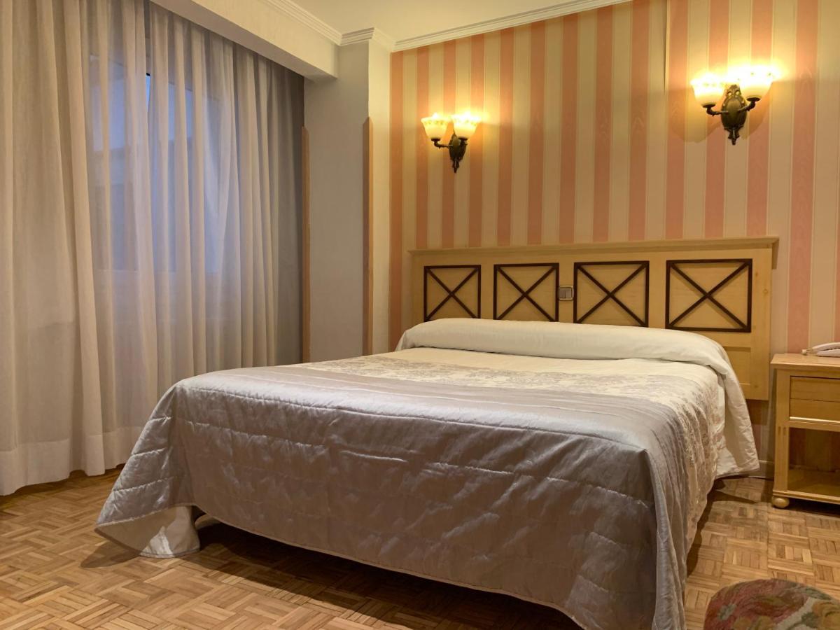 Hotel Julia Aranda de Duero Bagian luar foto