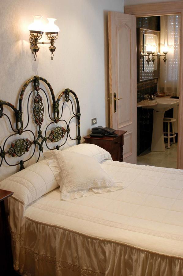 Hotel Julia Aranda de Duero Ruang foto