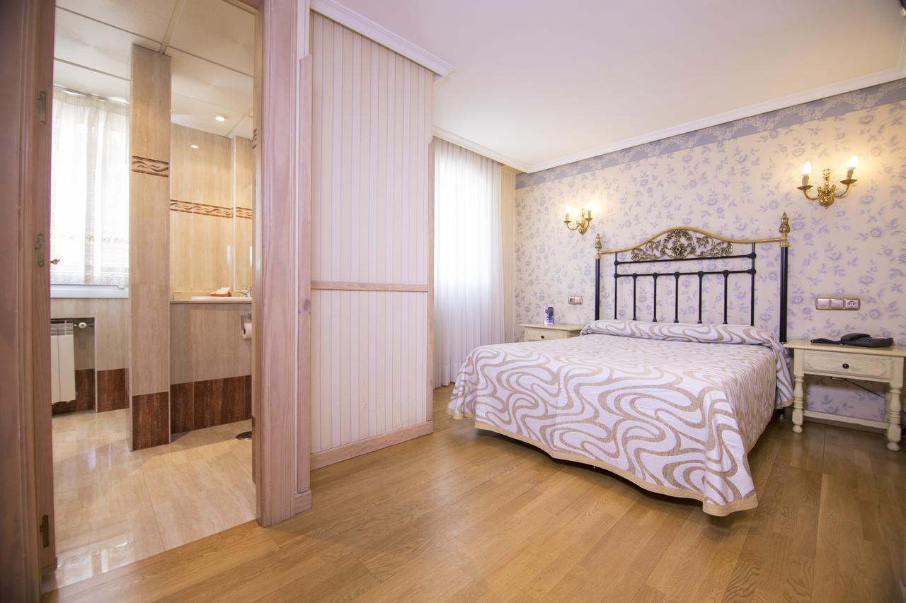 Hotel Julia Aranda de Duero Bagian luar foto