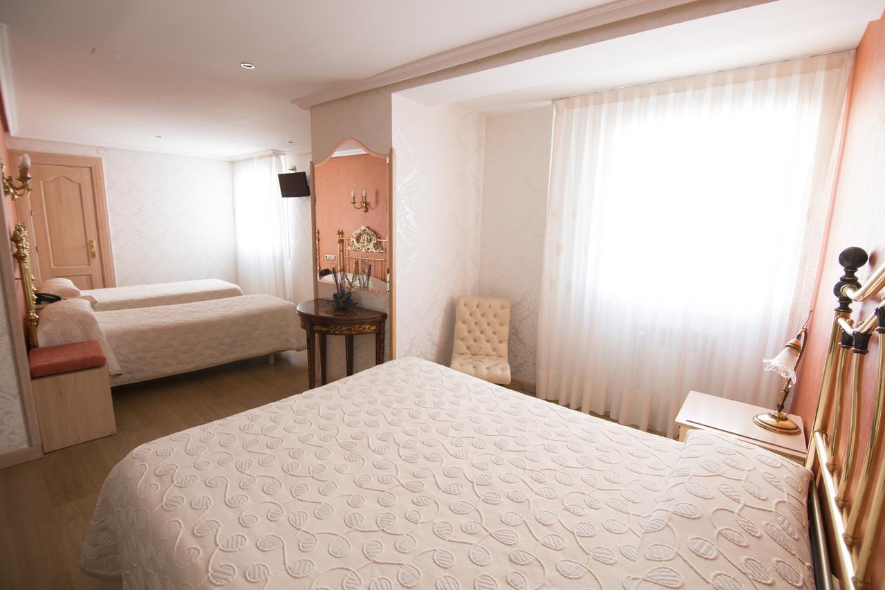 Hotel Julia Aranda de Duero Bagian luar foto