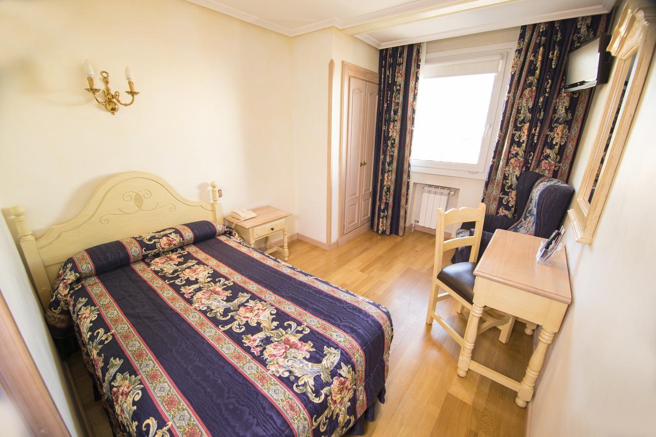 Hotel Julia Aranda de Duero Bagian luar foto